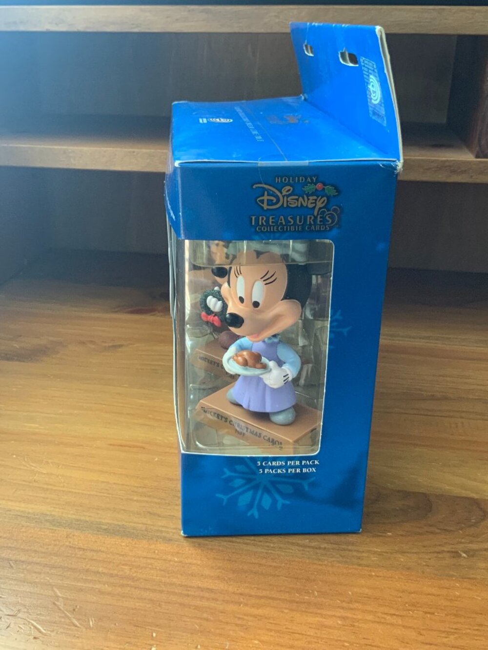 DISNEY HOLIDAY TREASURES COLLECTIBLE CARDS & MICKEY & MINNIE FIGURINES BNIB - Picture 4 of 5
